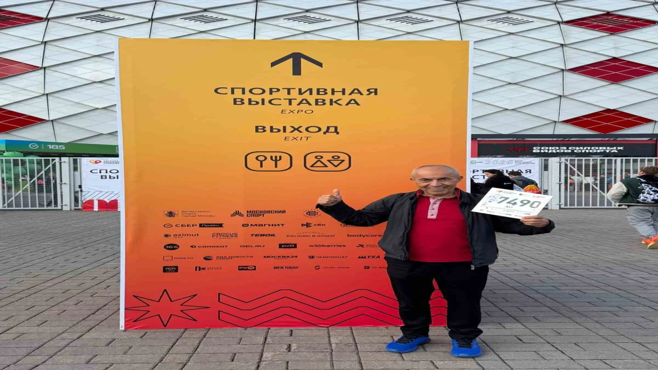 77 yaşındaki Demir Adam Ali Bıdı, Moskova Maratonunda Türkiyeyi temsil etti