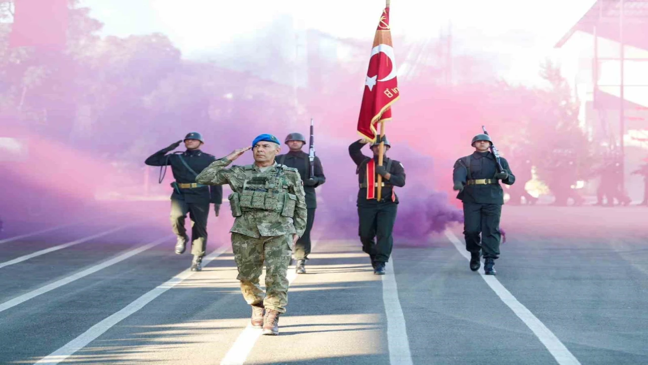 8inci Komando Tugay Komutanlığında sancak ve komuta devir teslim töreni düzenlendi