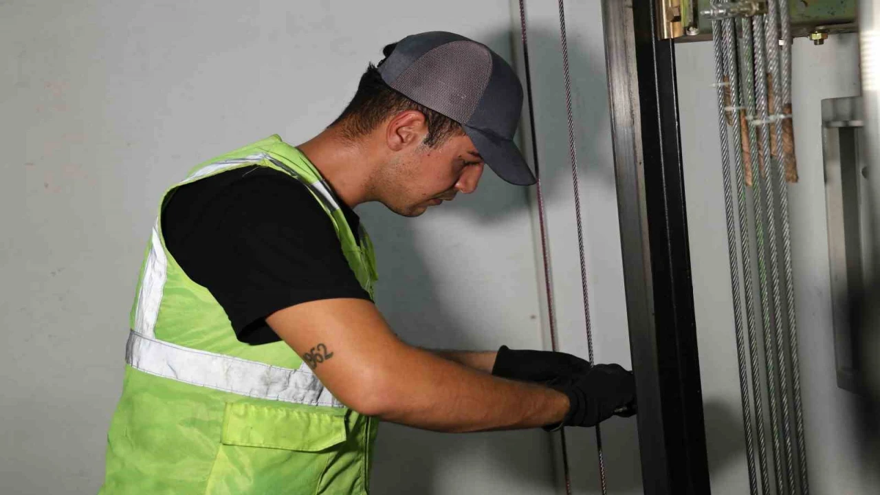 Adanada asansörler kırmızı alarm veriyor