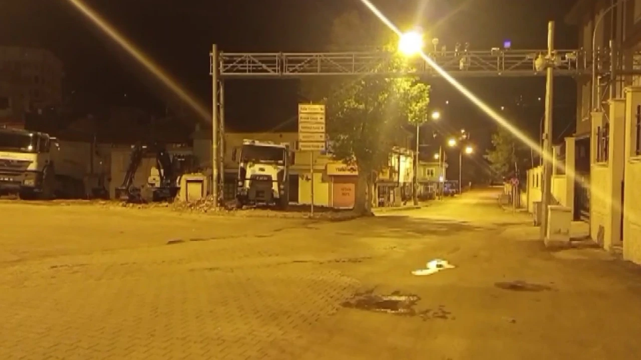 Adanada deprem Uyuyorduk, beşik gibi sallandık