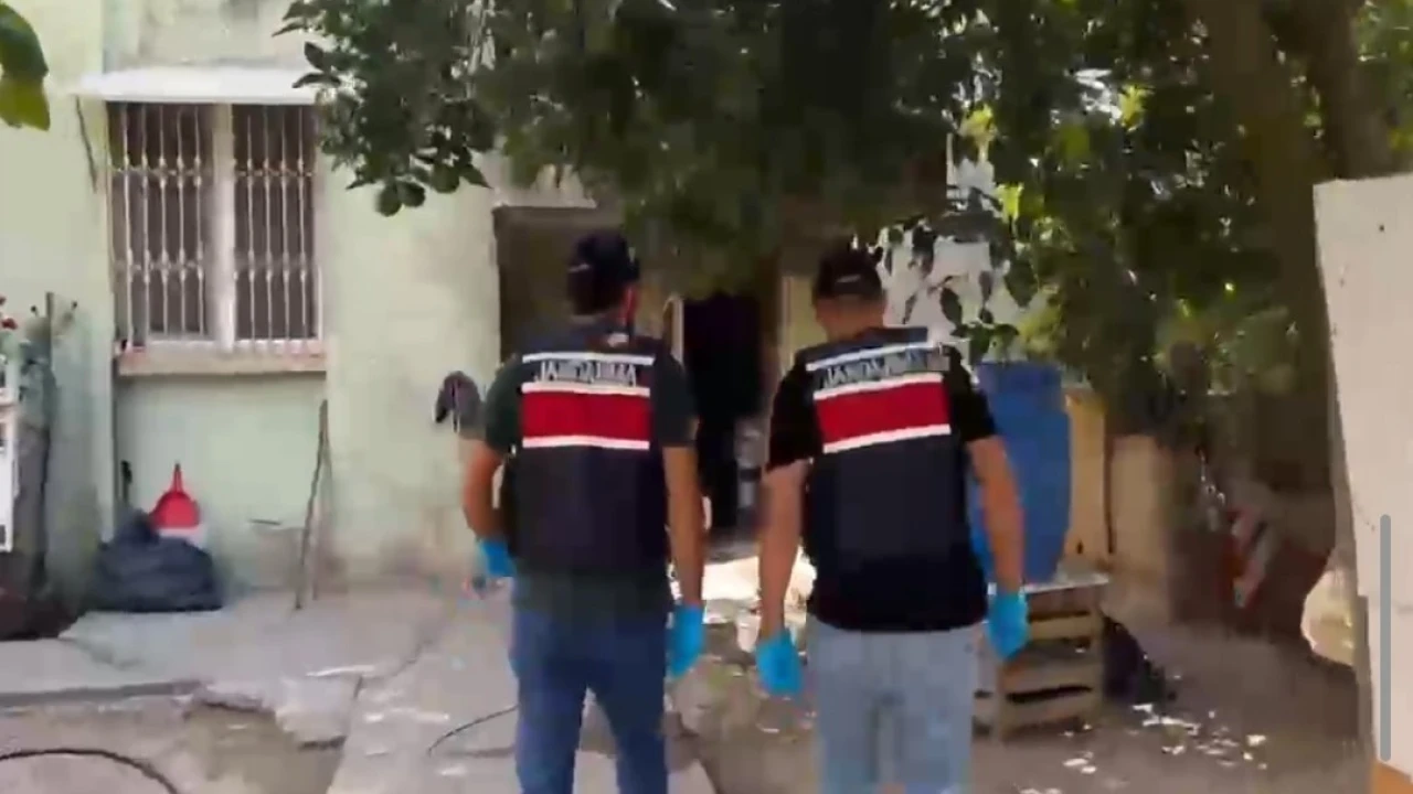 Adanada evde 1 ton 670 litre kaçak alkol ele geçirildi
