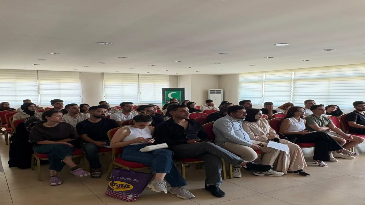 Adanada evlenecek çiftler evlilik öncesi eğitimde buluştu
