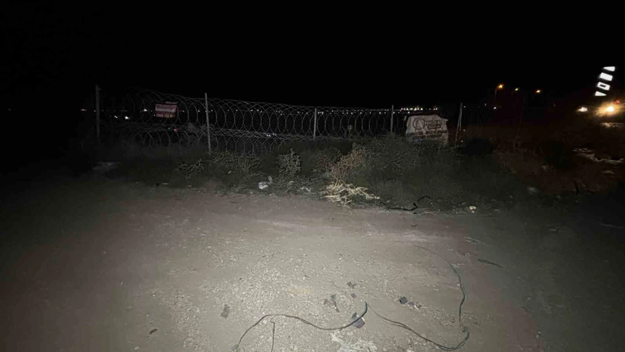 Adanada yol kenarında erkek cesedi bulundu