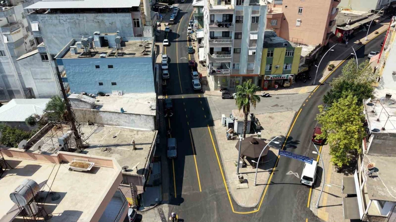 Anamurda 3 cadde sıcak asfaltla yenilendi
