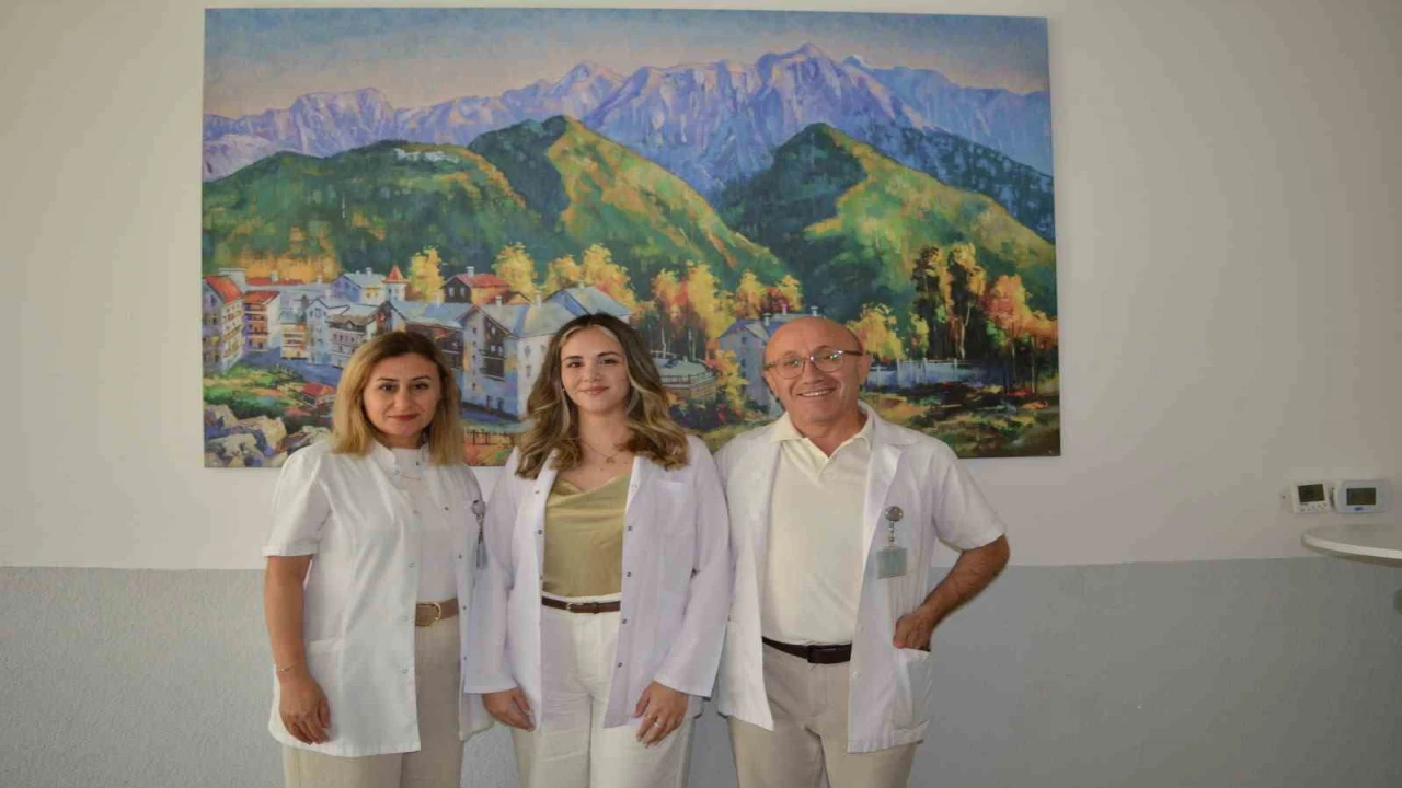 Anne ve babasının görev yaptığı hastanede doktor oldu