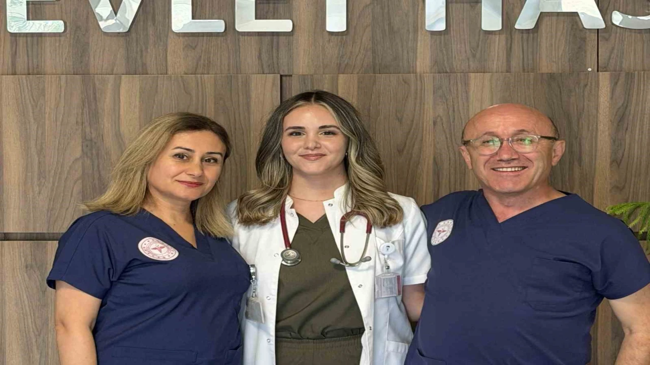 Anne ve babasının görev yaptığı hastanede doktor oldu: Evde prensesimiz, hastanede doktor hanım