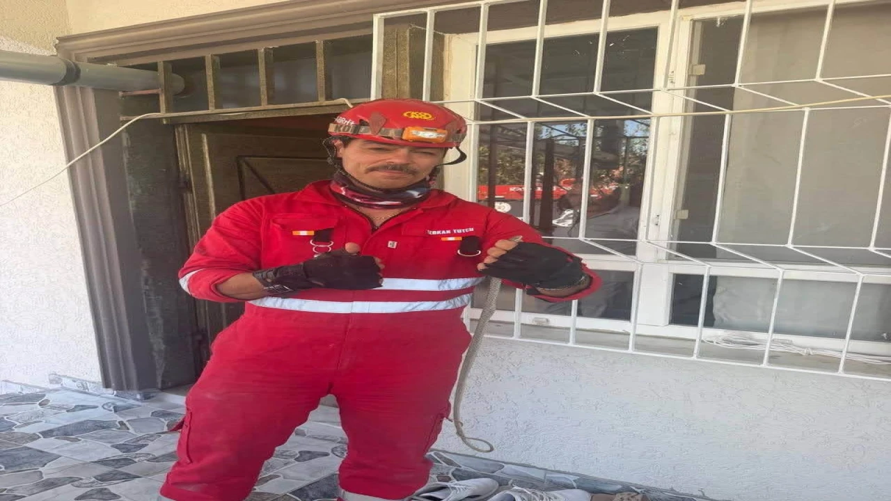 Antakyada eve giren yılan yakalandı