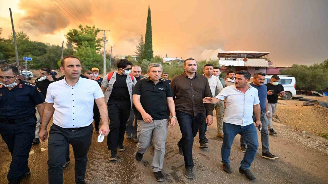 Antalya Valisi Şahin: Aksu yangını devam ediyor, Kumluca yangınının enerjisi düşürüldü