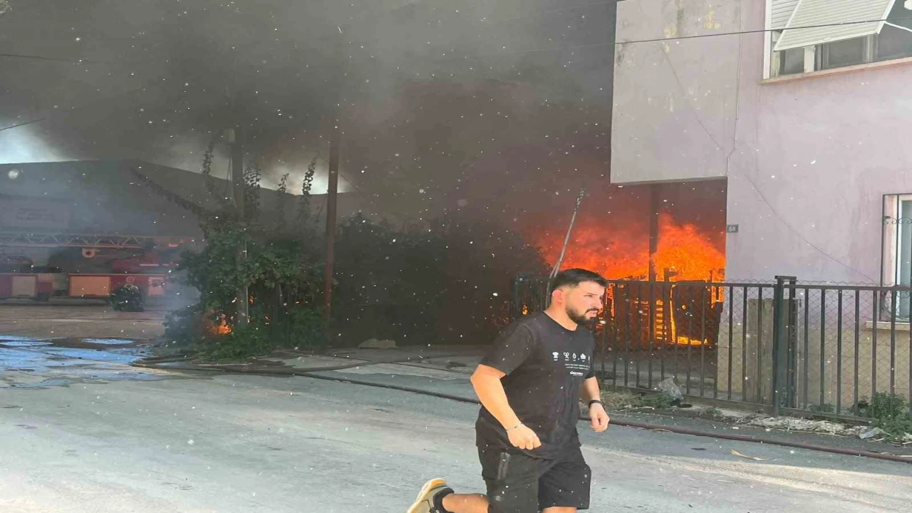 Antalyada ev ve depo yangını