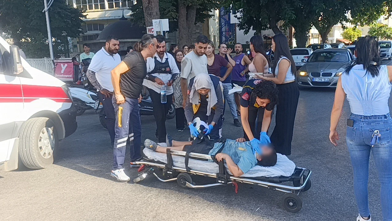 Antalyada motosiklet ile otomobil çarpıştı: 2 yaralı