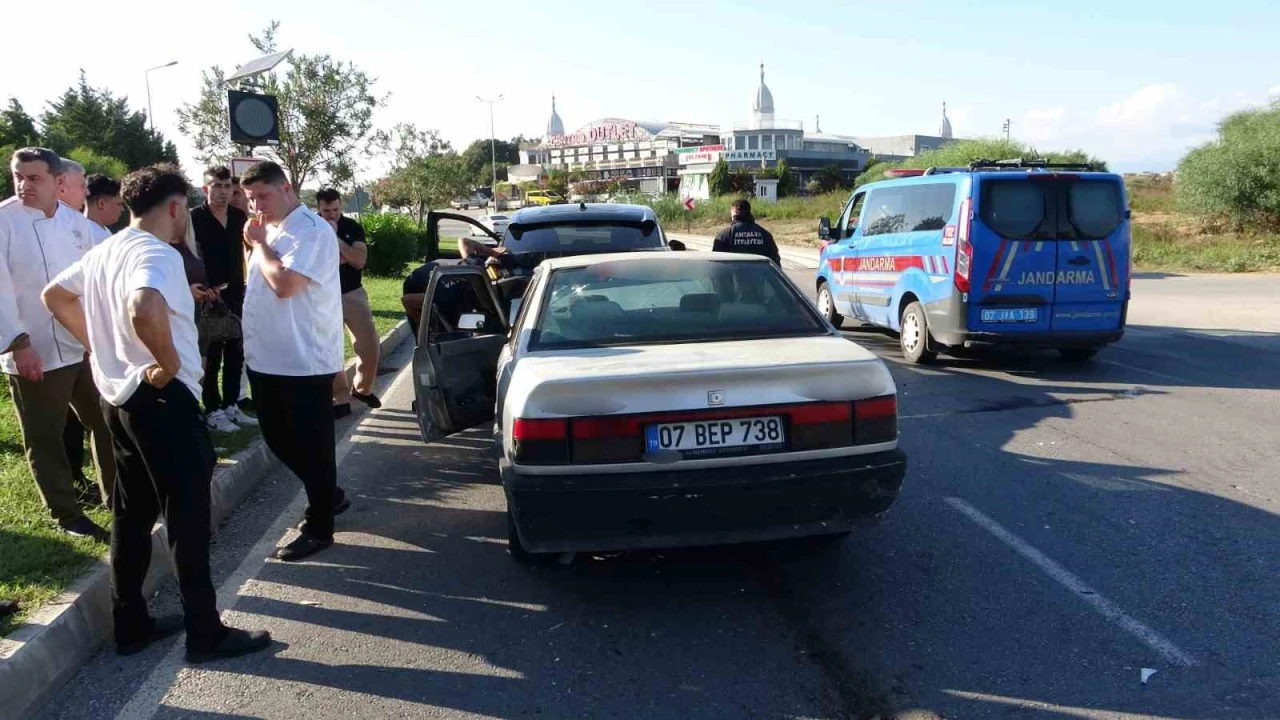 Antalyada otomobiller çarpıştı: 1 yaralı