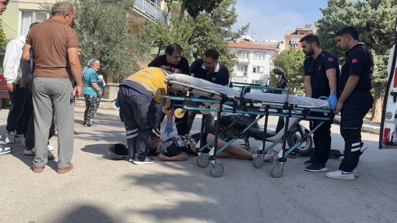 Burdurda motosiklet ile scooter çarpıştı: 1 yaralı