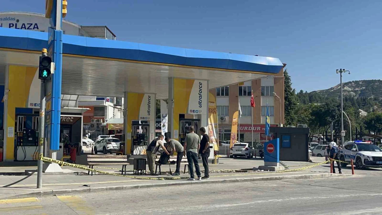 Burdurda şüpheli çanta fünye ile patlatıldı