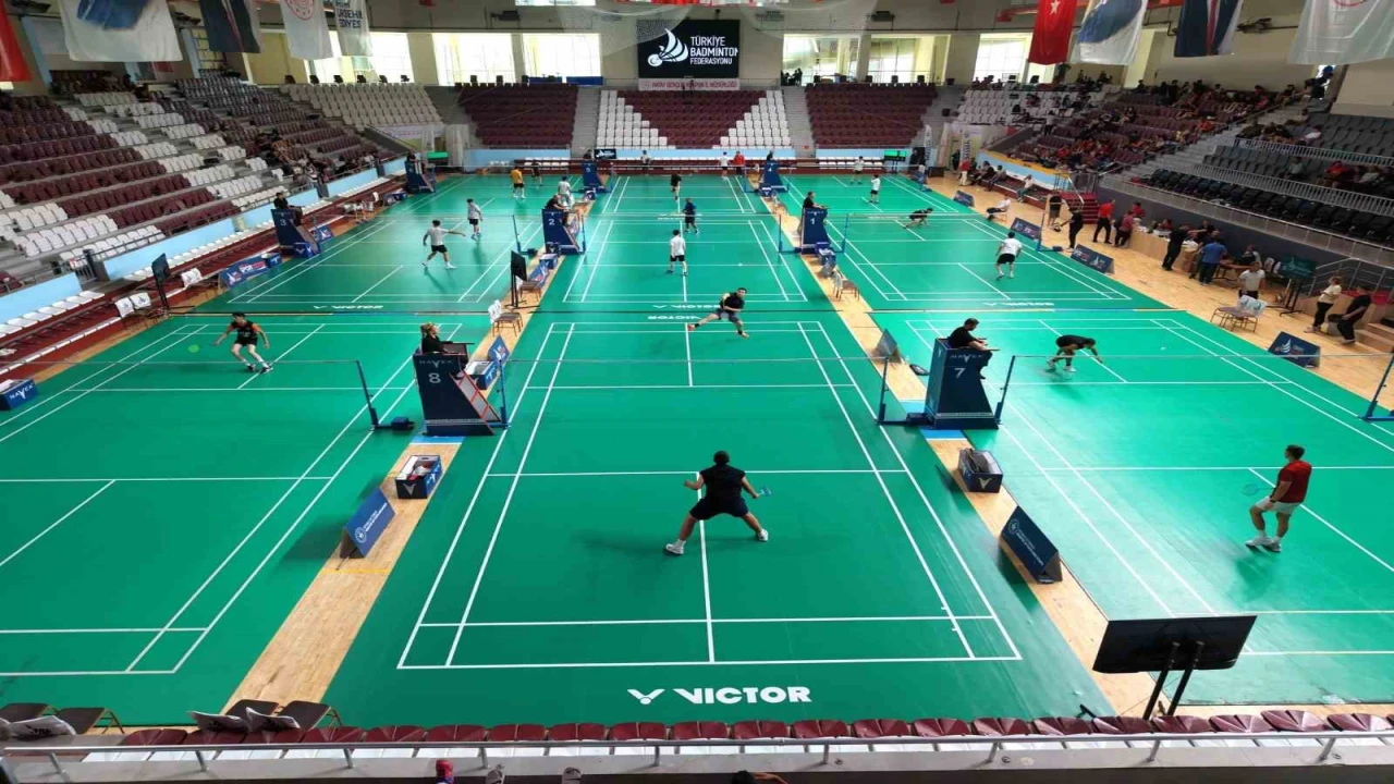Büyükler Türkiye Badminton Şampiyonası Hatayda başladı