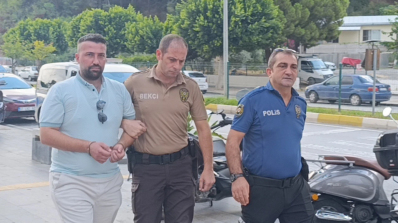 Cinayetten aranan şahıs ölen kişiye ait ehliyetle otel servis şoförlüğü yaparken yakalandı