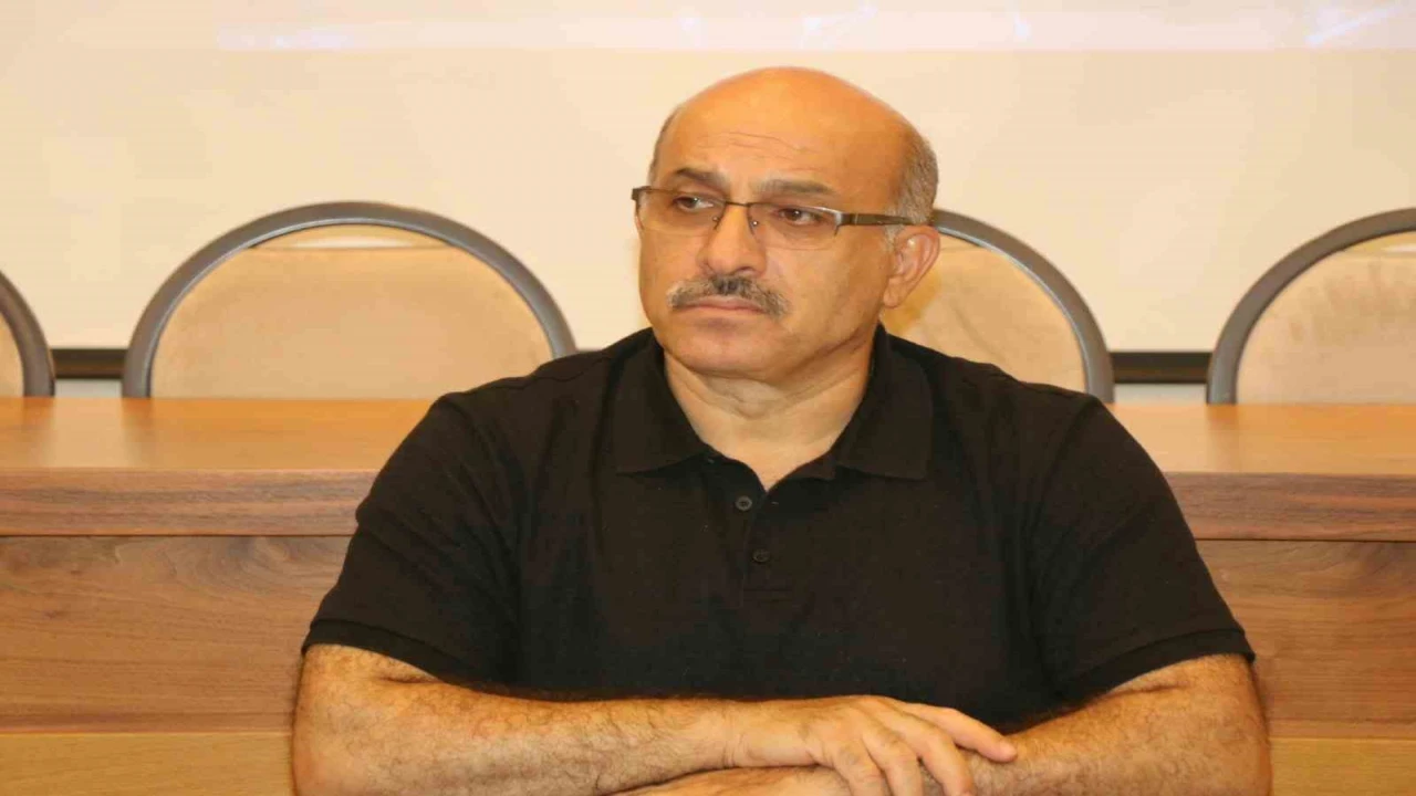 Eğitim-Bir-Sen Adanada Mustafa Sarıgeçili adaylığını açıkladı