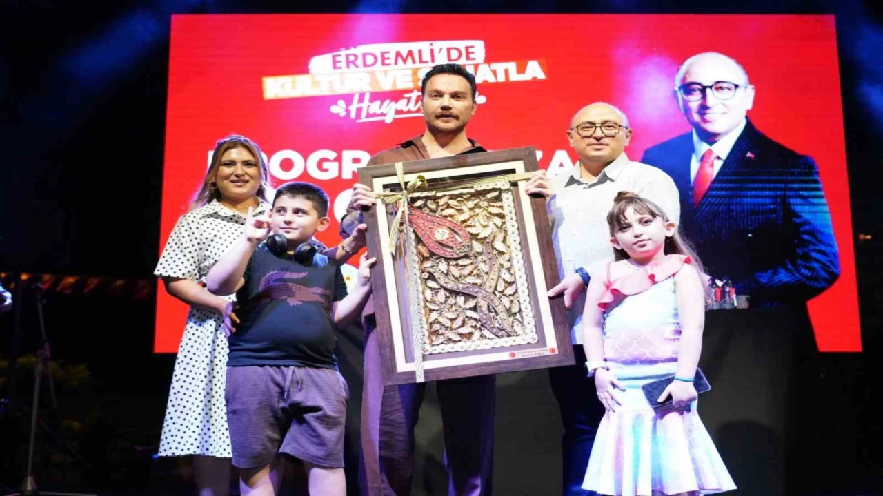 Erdemli Belediyesi Erdemlilileri Sinan Akçılla buluşturdu