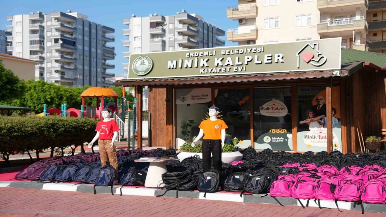 Erdemlide öğrencilere kırtasiye ve kıyafet desteği