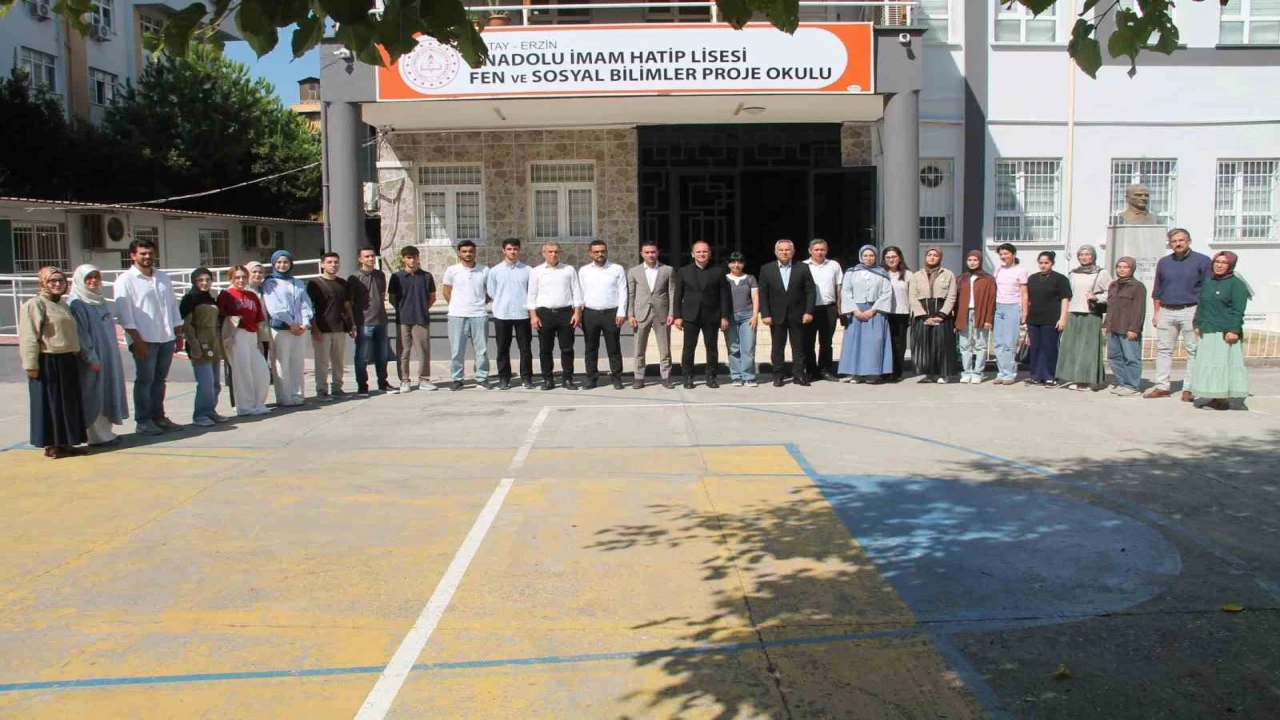 Erzinde Kaymakam Akpınar, YKSde başarı gösteren öğrencilerle bir araya geldi