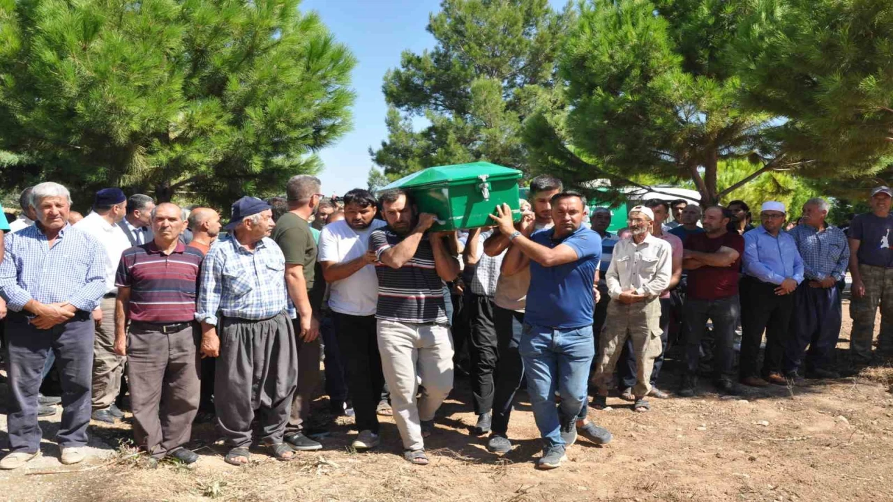 Feribot faciasında hayatını kaybeden Şerif Özdemir, Mersinde son yolculuğuna uğurlandı