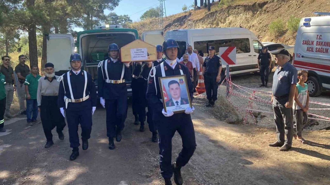 Feribot faciasında hayatını kaybeden uzman çavuş son yolculuğuna uğurlandı