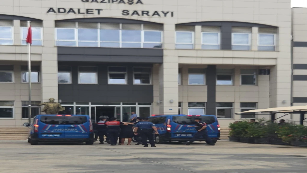 Gazipaşada veteriner ve polis memurunu darp eden 3 şüpheli tutuklandı