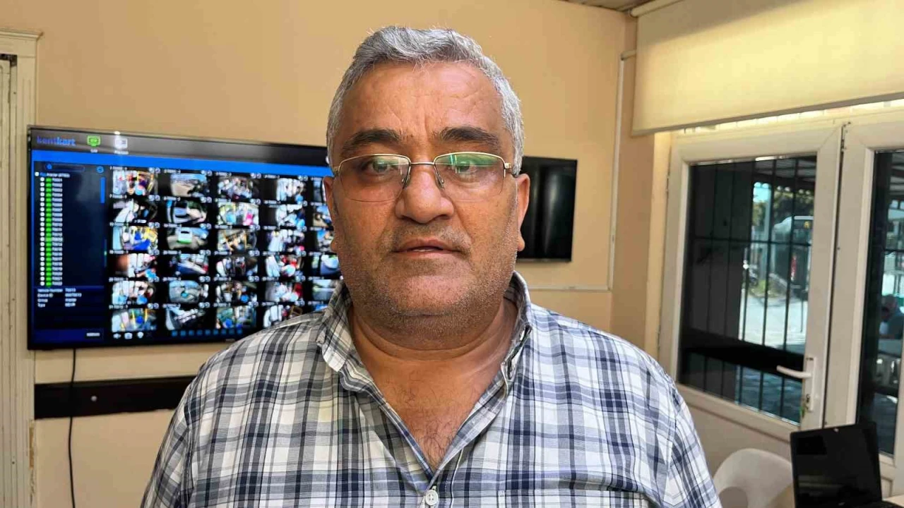 Gelen şikayetler üzerine yaşlı adam kılığına girip halk otobüslerini denetledi