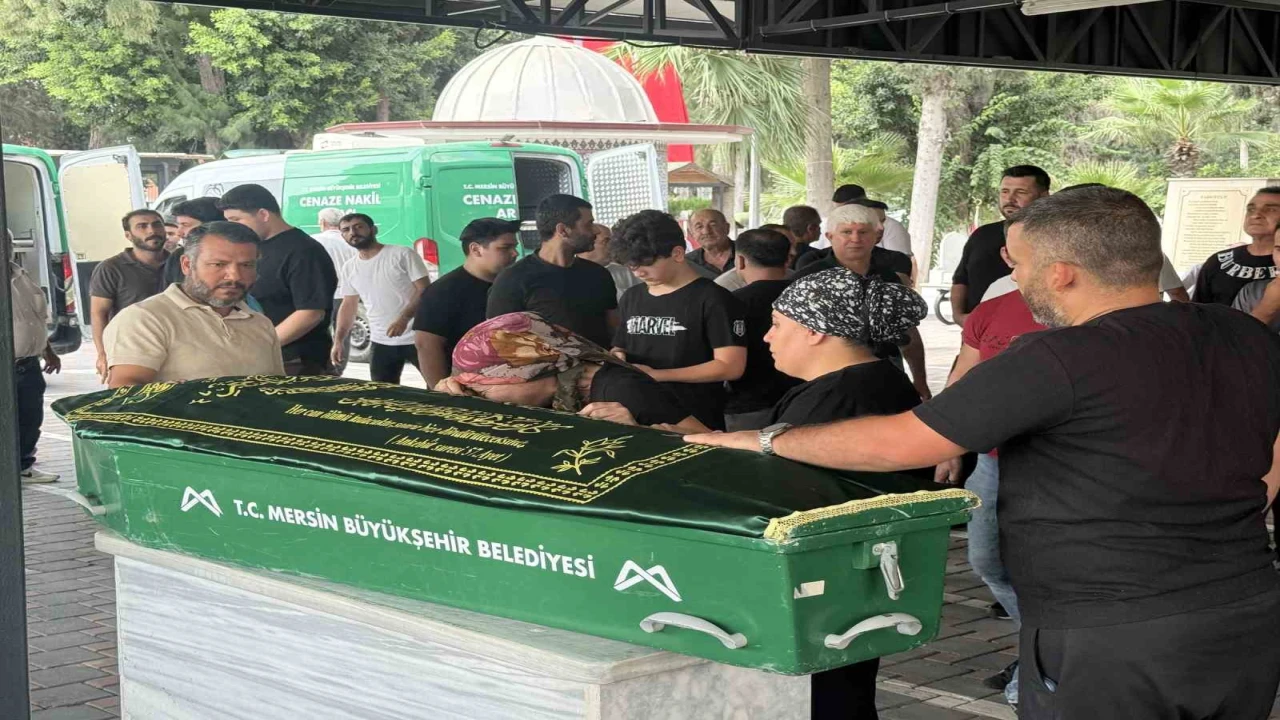 Girdiği kanalda hayatını kaybeden çocuk son yolculuğuna uğurlandı