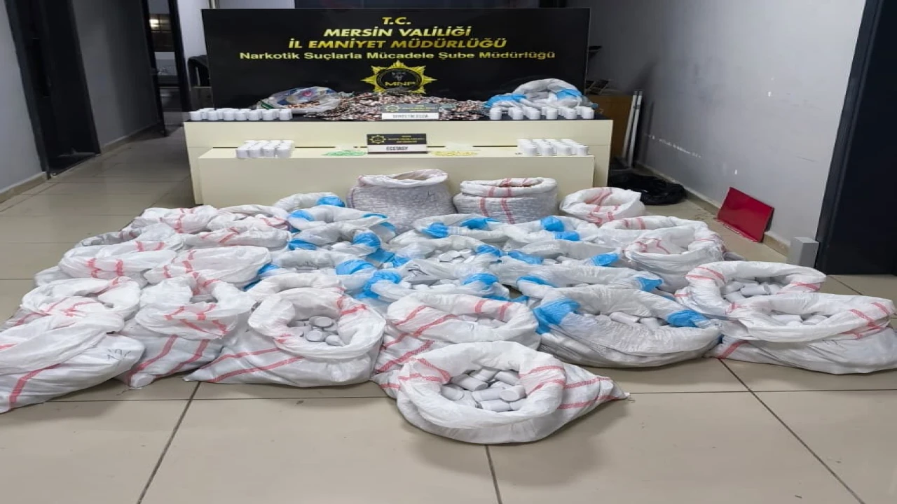 Hastane otoparkındaki araçta 256 binden fazla sentetik ecza hap ele geçirildi: 4 gözaltı