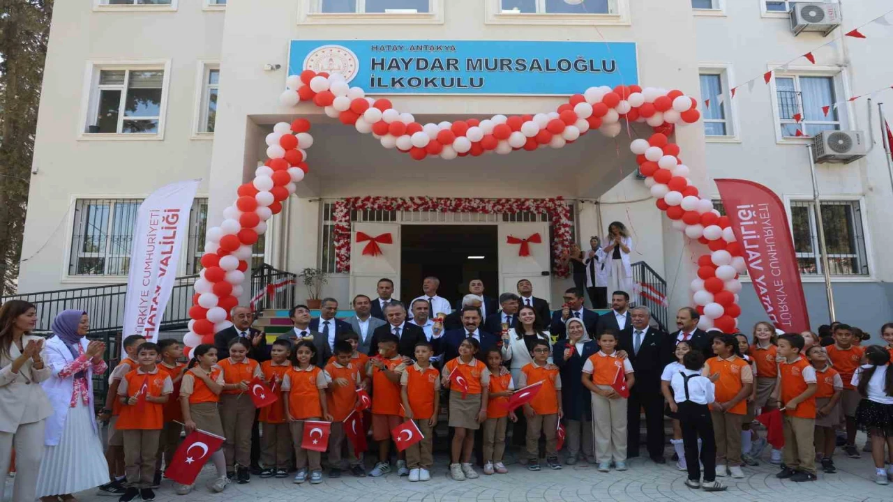 Hatayda ilk ders zili çaldı, 360 bin öğrenci okullara döndü