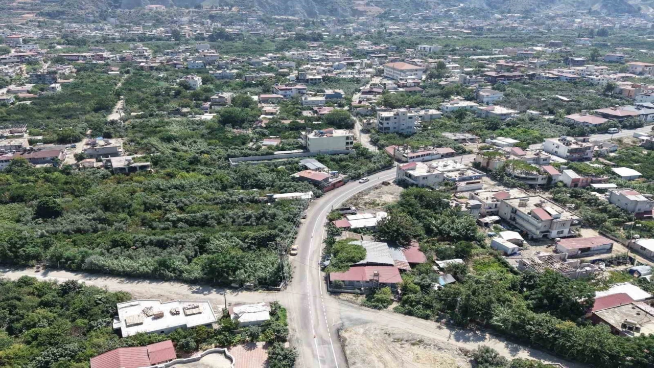 HBBden Samandağ Sutaşında 1,1 kilometrelik yolda beton asfalt çalışması