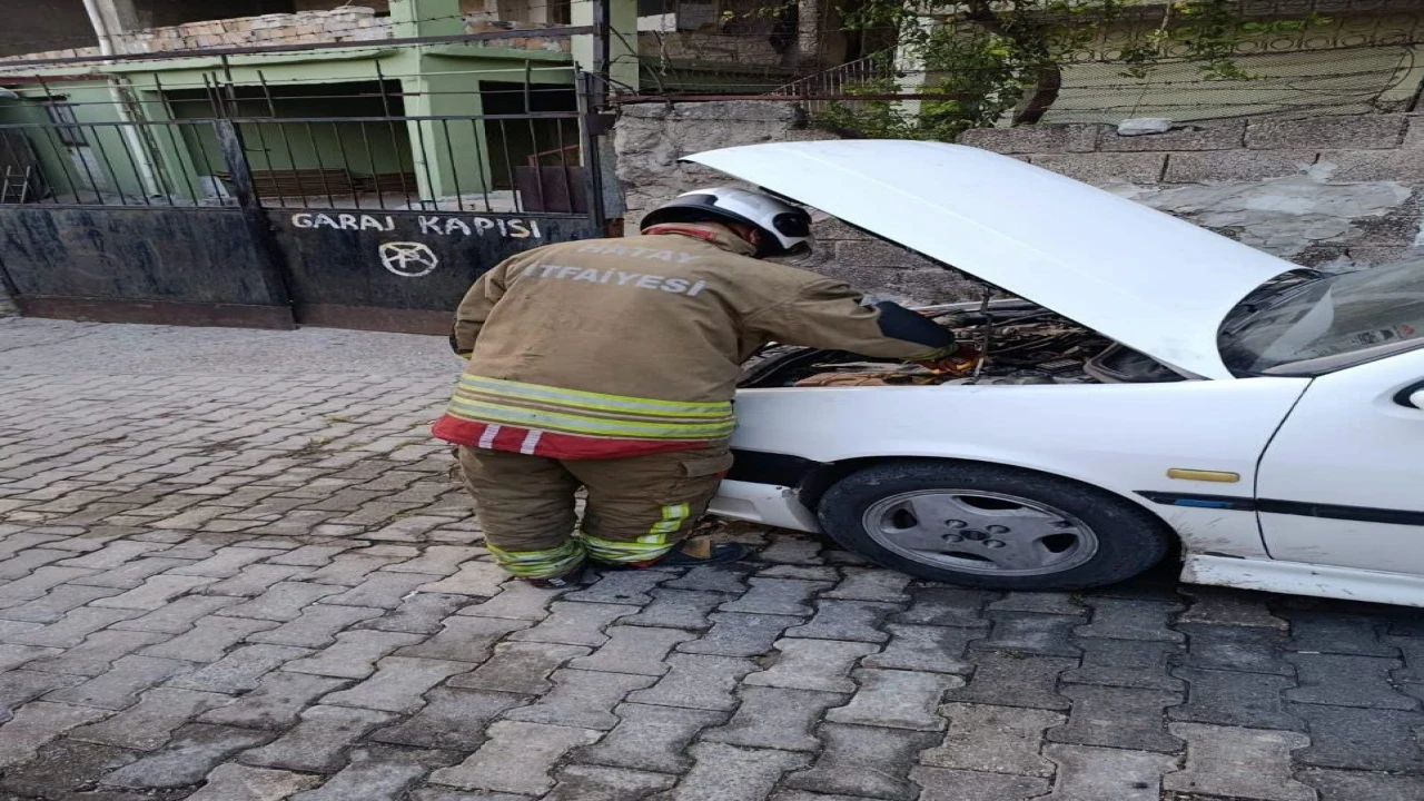 İskenderunda otomobilde yangın çıktı