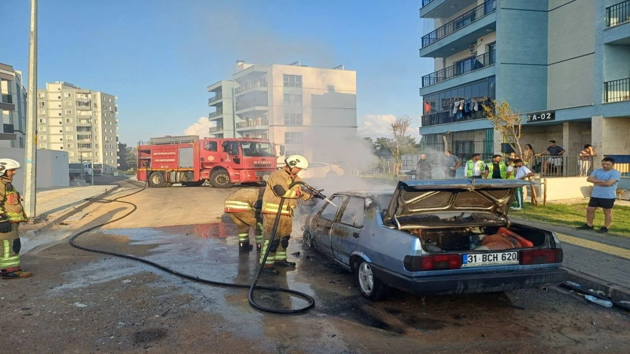 İskenderunda Tofaş alevlere teslim oldu