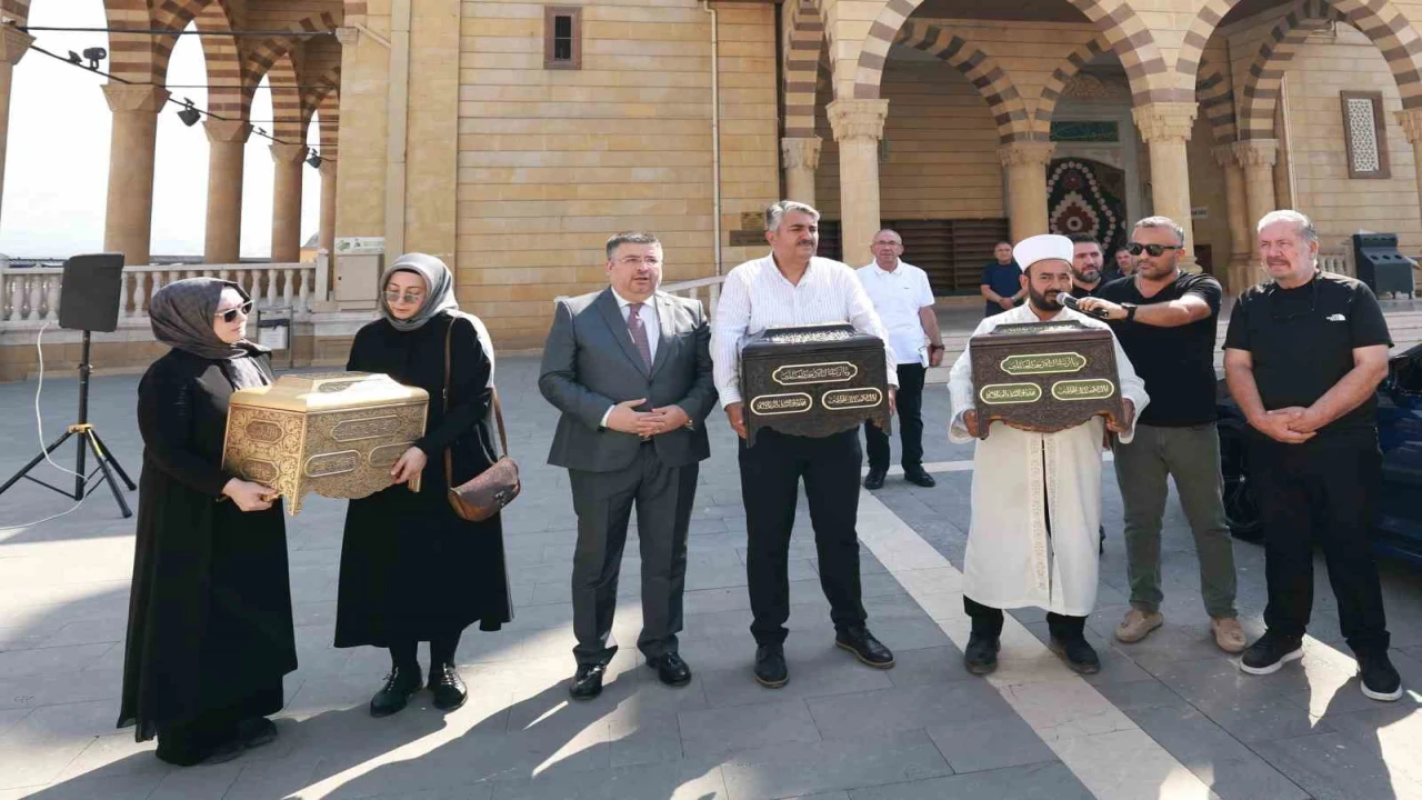 Kabe örtüleri ve mukaddes emanetler Kahramanmaraşta