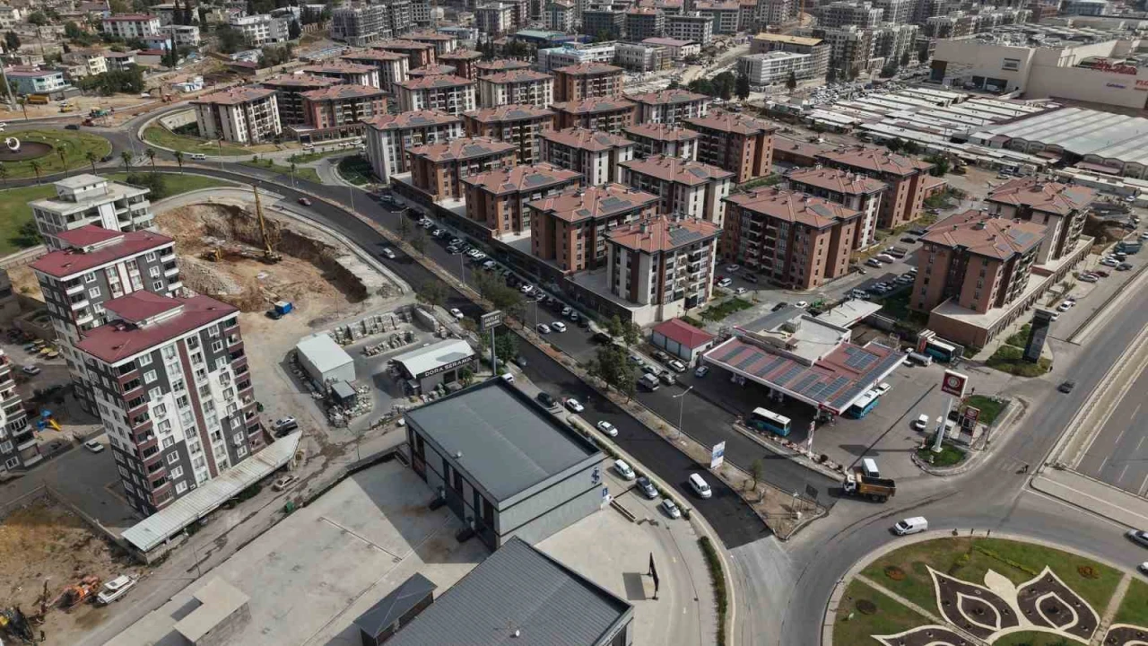 Kahramanmaraşta asfalt mesaisi sürüyor