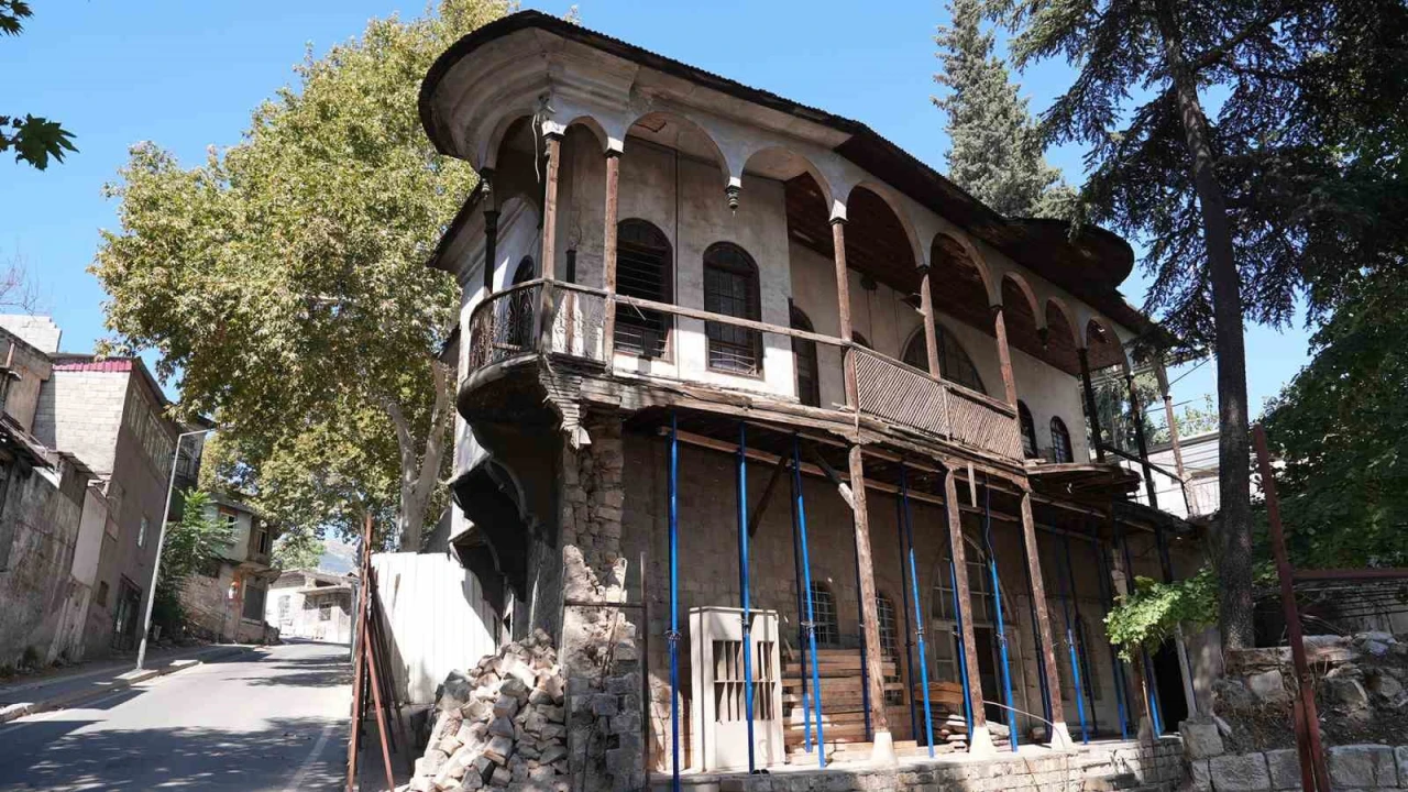 Kahramanmaraşta Tarihi Çiftaslan Konağının restorasyonuna başladı