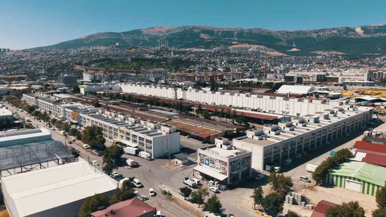 Kahramanmaraşta Toptancılar Sitesinde esnaf iş yerlerini doldurmaya başladı