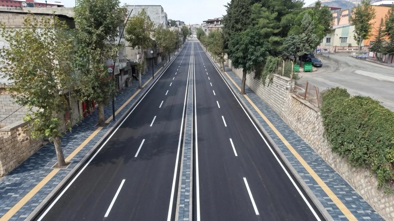 Kahramanmaraşta yollar bir bir asfaltlanıyor