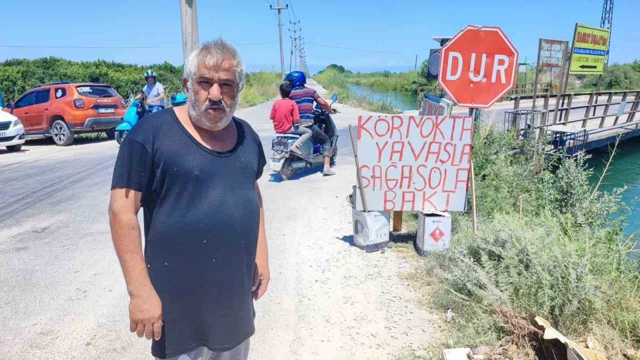 Kazaların adresinde vatandaşın ilginç çözümü: Kendi imkanlarıyla uyarı levhası yaptı