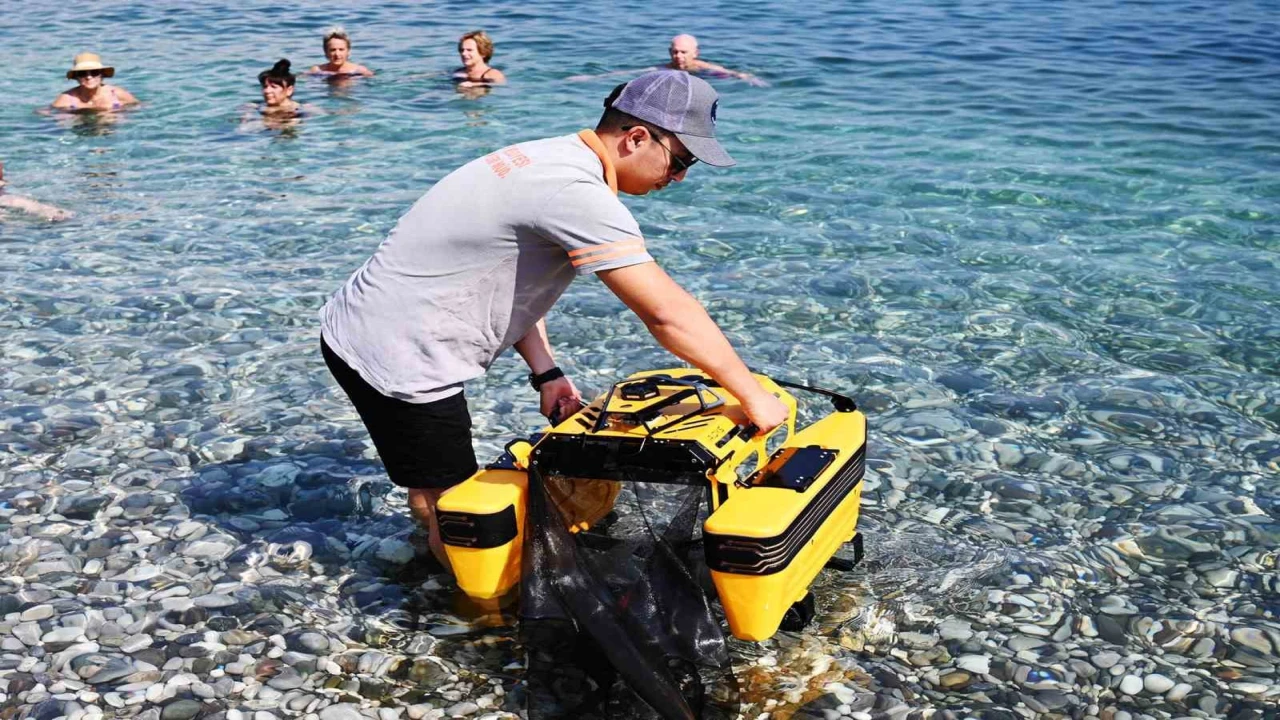 Kemer koylarında Çöp Kapar ile temizlik çalışmaları başladı