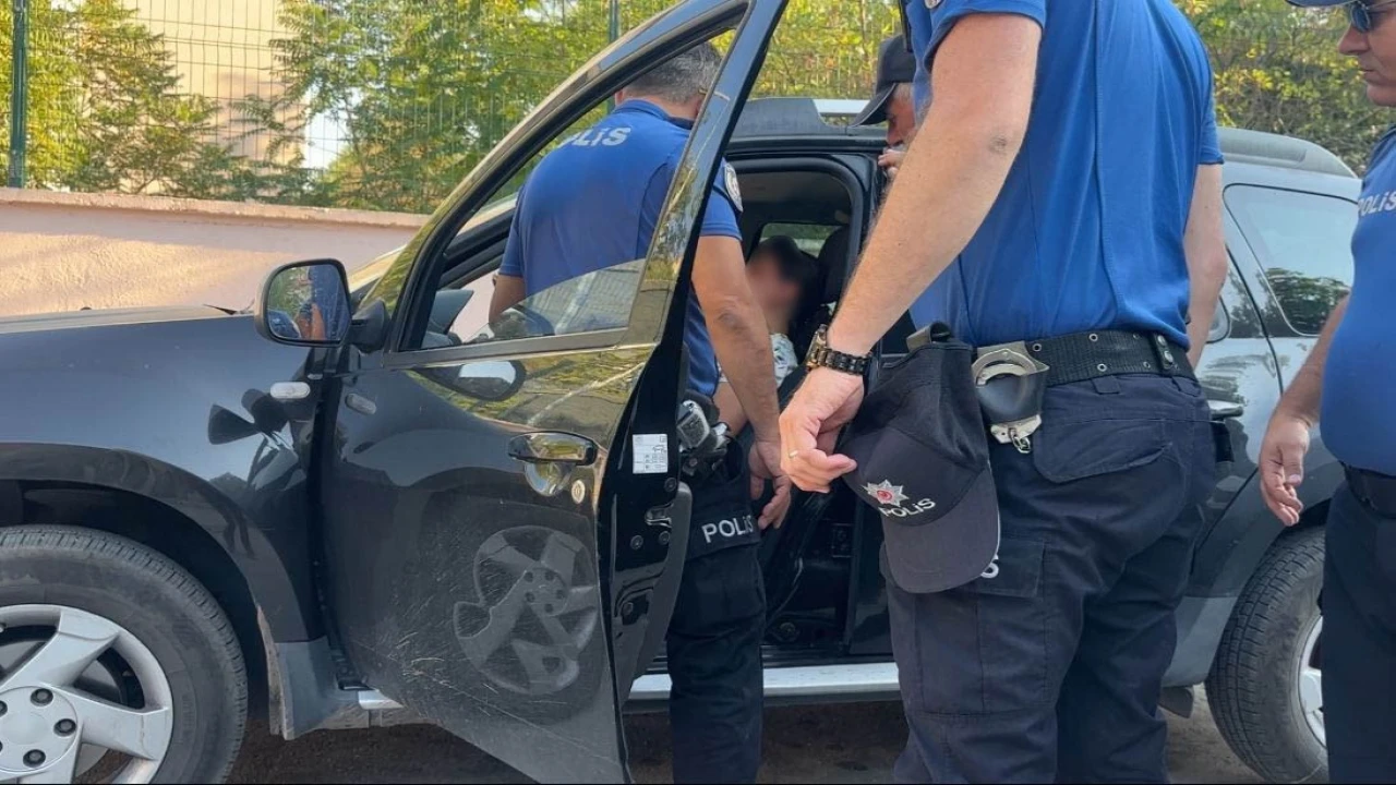 Kendisine zarar verdiğini ihbar eden kadın, araçta fenalaşmış halde bulundu