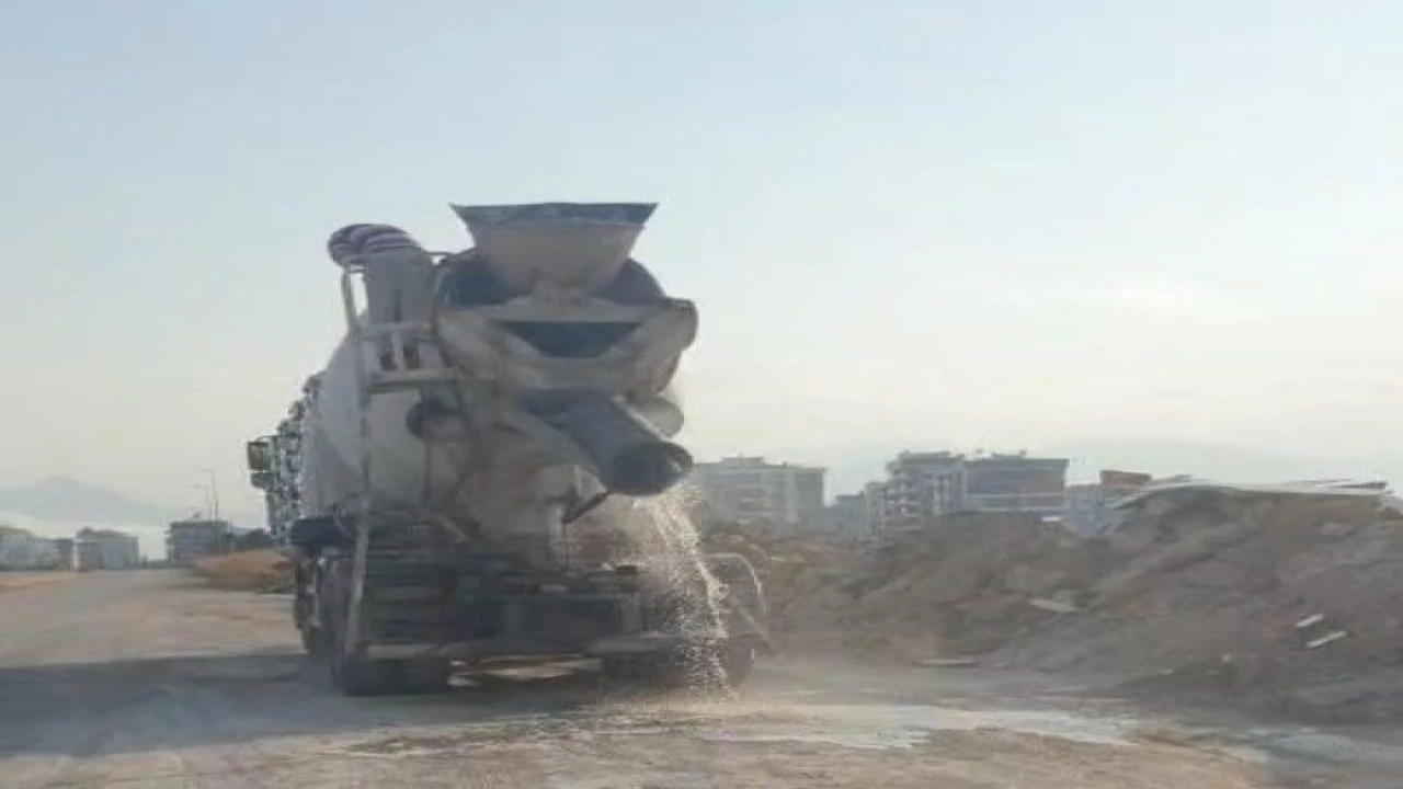 Kepezde vatandaşın çevreyi kirletirken görüntülediği beton mikserine 200 bin TL idari para cezası uyguladı
