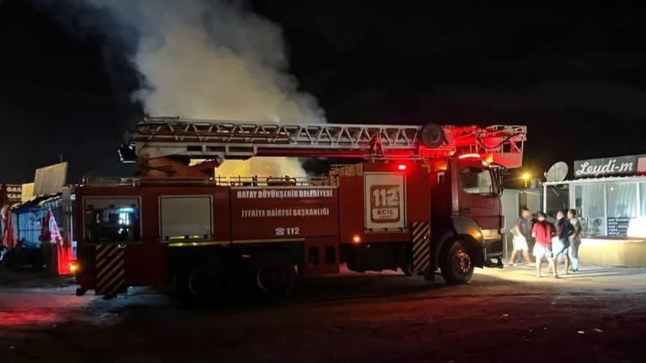 Kırıkhanda konteyner yangını kısa sürede söndürüldü
