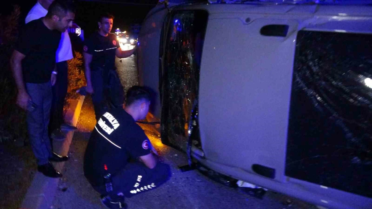 Kırmızı ışık ihlali kazaya neden oldu: 2si turist 3 yaralı