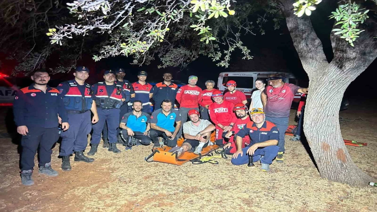 Likya yolunda mahsur kalan turist ekiplerce kurtarıldı