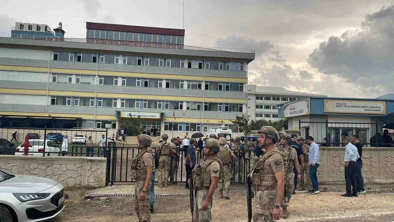 Lisede korku dolu anlar: Silahla vurulan öğretmen öldü