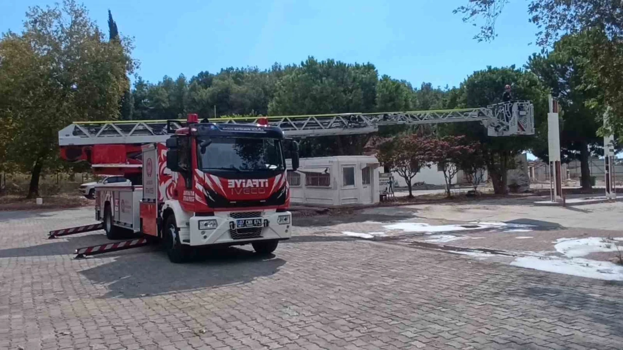 Manavgat İtfaiyesine 42 metre merdivenli ve çok maksatlı 2 yeni araç