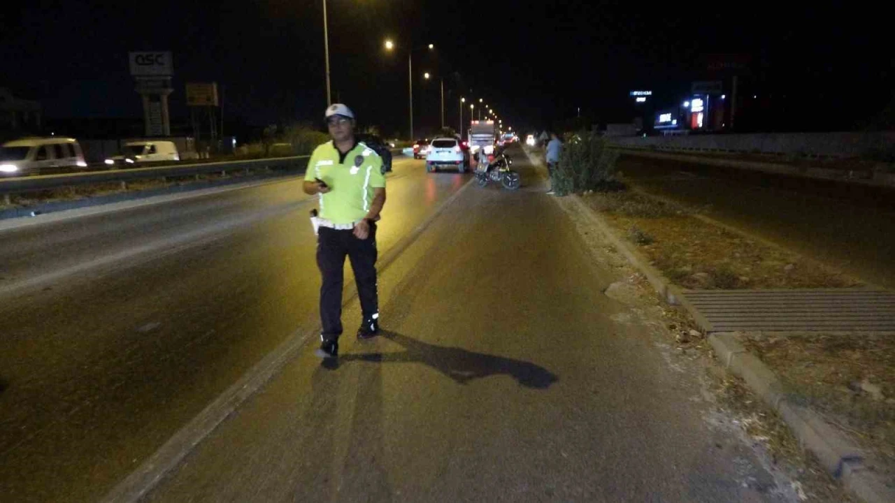 Manavgatta motosiklet yayaya çarptı: 1i ağır 2 yaralı