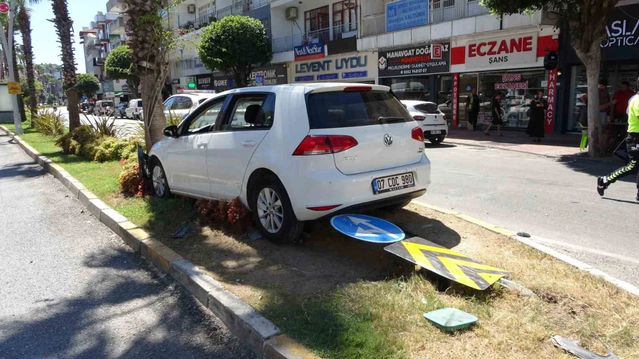 Manavgatta otomobiller çarpıştı: 2 yaralı