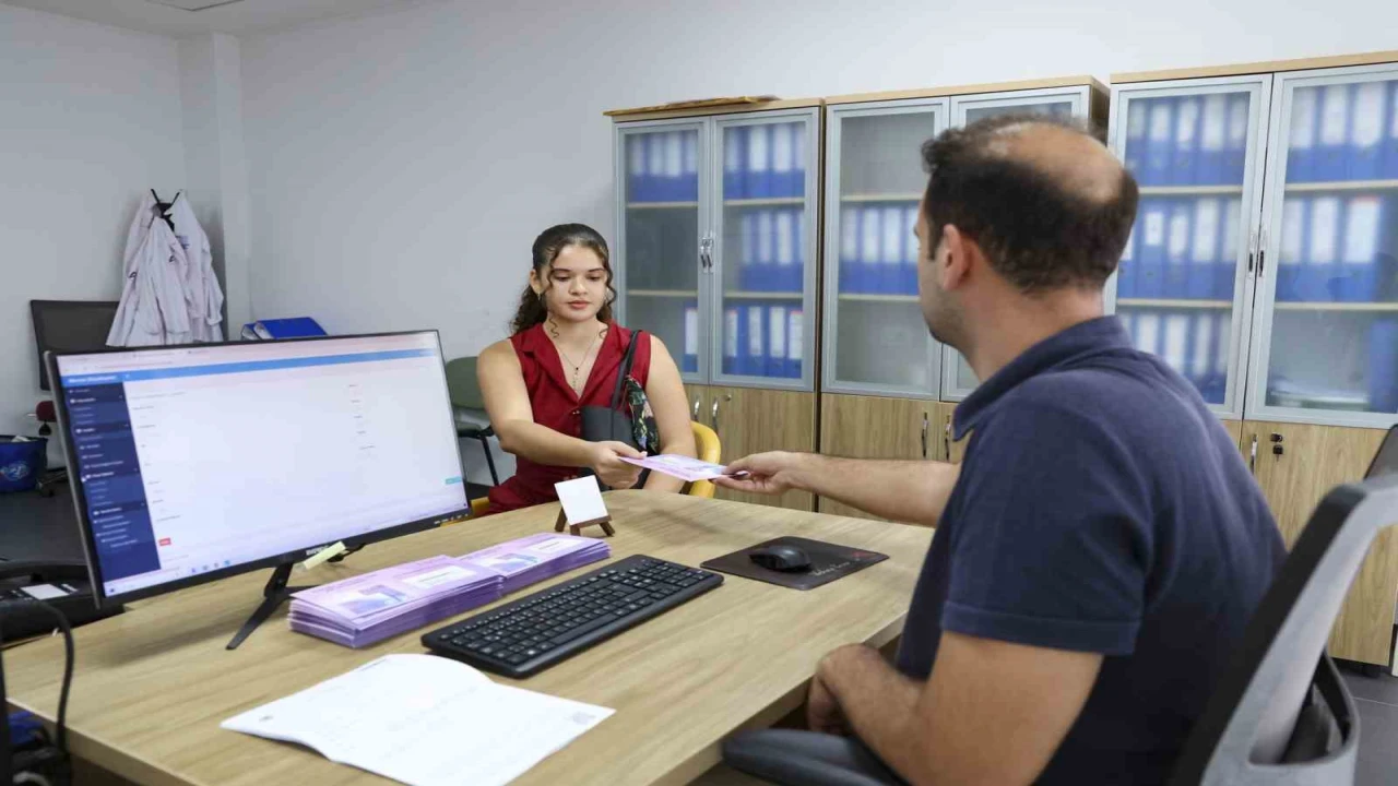 Mersin Büyükşehir Belediyesinden üniversitelilere 30 bin TLye kadar öğrenim yardımı
